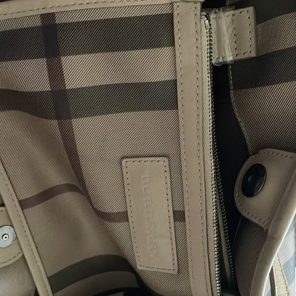 AUTHENTIC BURBERRY - Picture 4 of 7